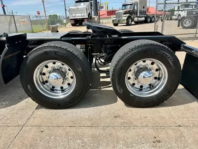 2023 Kenworth W900
