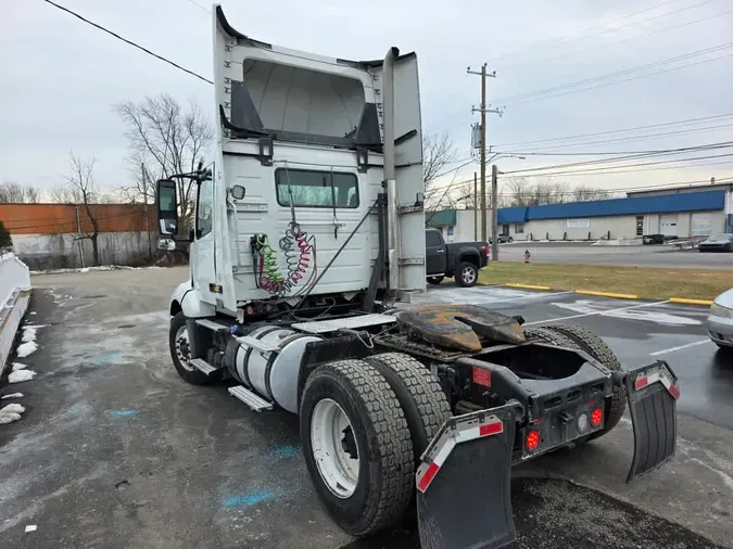 2019 VOLVO VNL42T 300