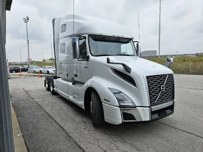 2020 VOLVO VNL64T760