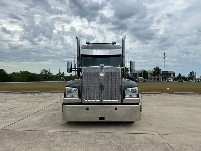 2024 Kenworth W990