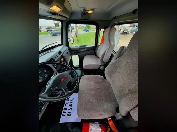 2021 Peterbilt 337