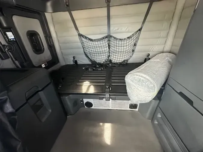 2021 FREIGHTLINER CASCADIA 126