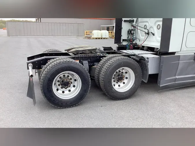 2022 Freightliner Cascadia 126