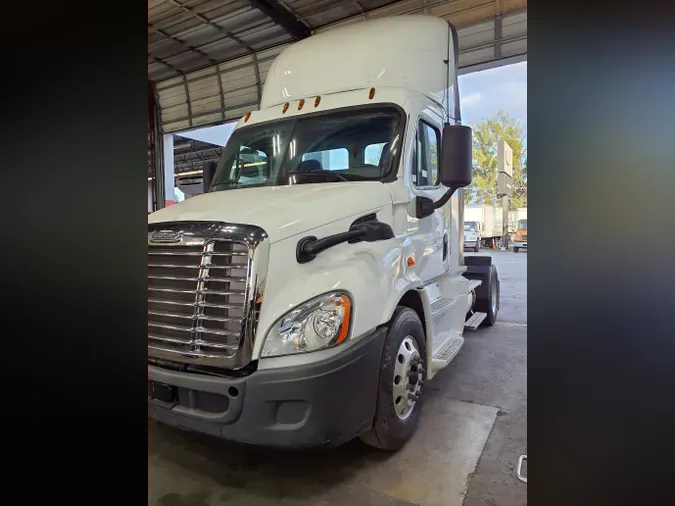 2017 FREIGHTLINER/MERCEDES CASCADIA 113