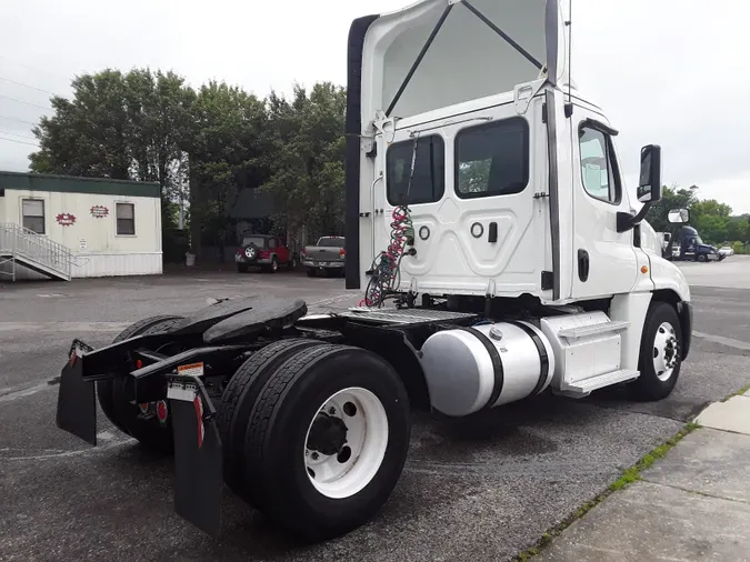 2019 FREIGHTLINER/MERCEDES CASCADIA 125