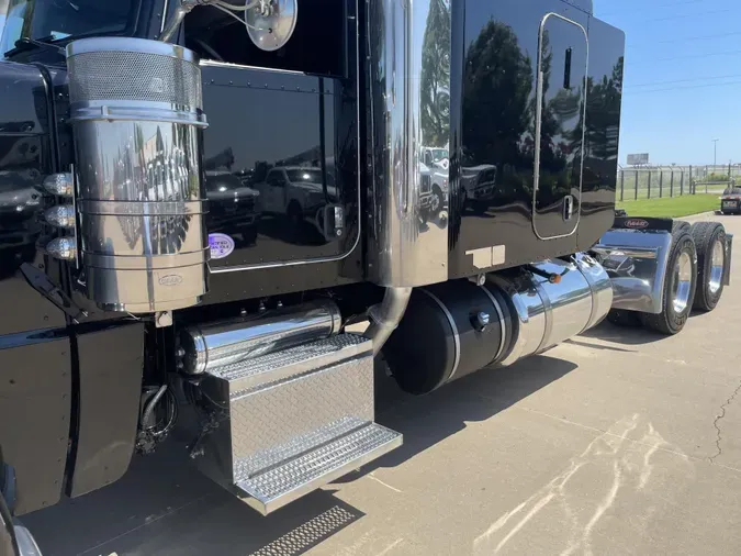 2021 Peterbilt 389