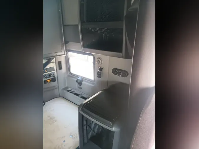 2019 NAVISTAR INTERNATIONAL LT625 SLPR CAB