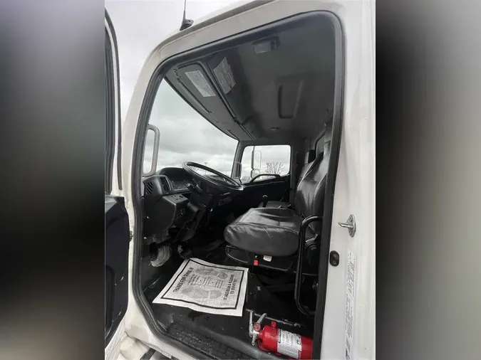 2017 HINO 268