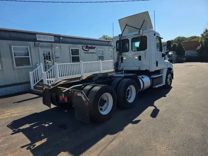 2016 FREIGHTLINER/MERCEDES CASCADIA 125