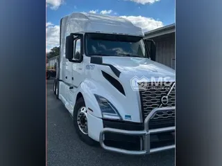 2021 VOLVO VNL64T760