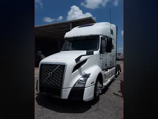 2020 VOLVO VNL64T-760