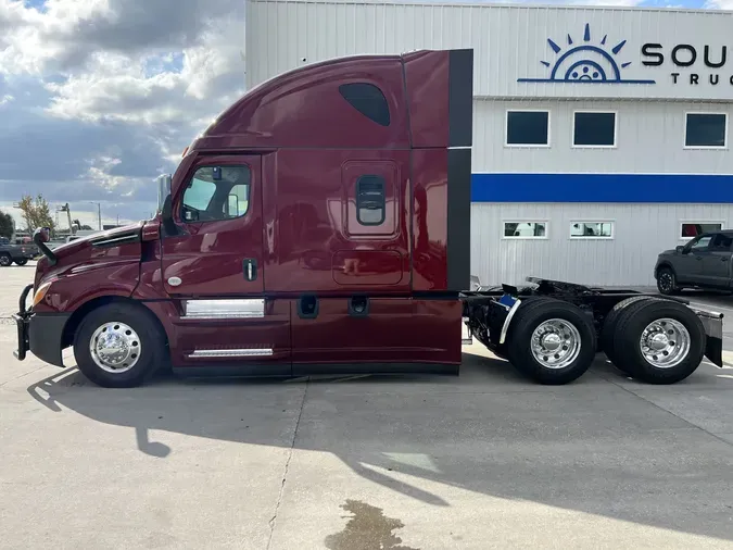 2021 Freightliner Cascadia 126