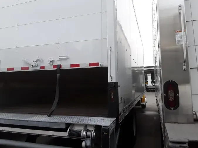 2019 FREIGHTLINER/MERCEDES M2 106