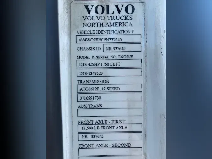 2023 Volvo VNR64T400