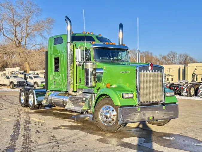 2025 KENWORTH W900L