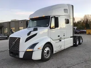 2021 VOLVO VNL64T760