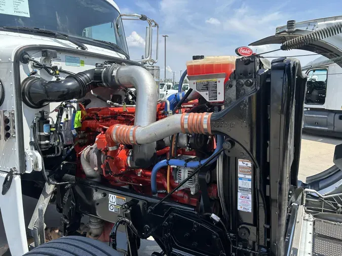 2023 Peterbilt 389