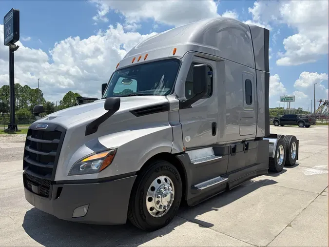 2022 Freightliner Cascadia 126