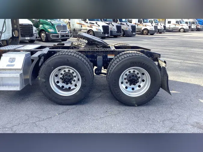 2020 Freightliner Cascadia 126885a313b64e6835b1fa900a0063f20ab