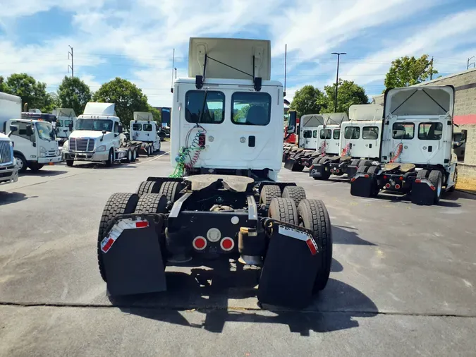 2016 FREIGHTLINER/MERCEDES CASCADIA 125