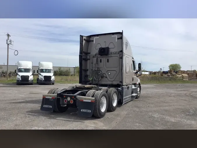 2021 Freightliner Cascadia 126