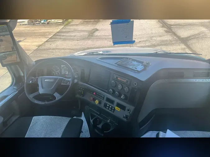 2020 Freightliner Cascadia 126