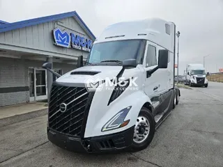 2025 VOLVO VNL64T860