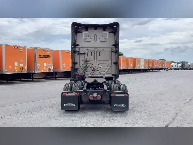 2025 Freightliner Cascadia 126
