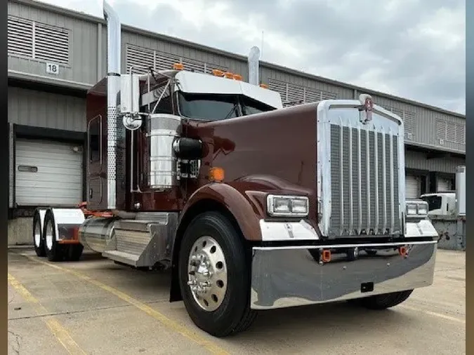 2025 KENWORTH W900L