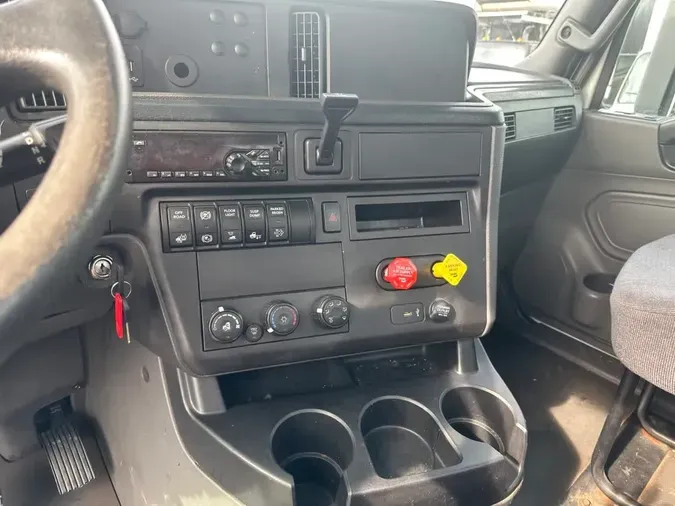 2019 NAVISTAR INTERNATIONAL RH613 DAYCAB S/A