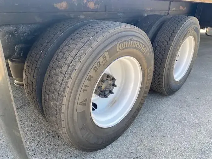2018 Freightliner Business Class M2 106