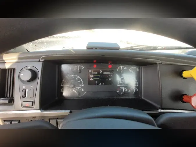 2019 Volvo VNL300