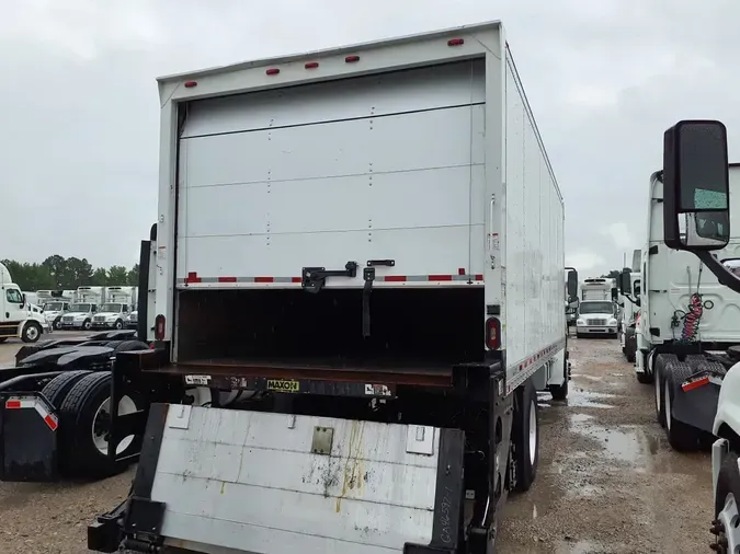 2017 FREIGHTLINER M2 106