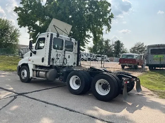 2018 Freightliner X12564ST