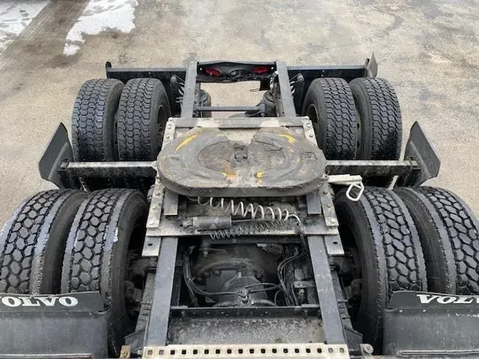 2023 Volvo VNR64T400