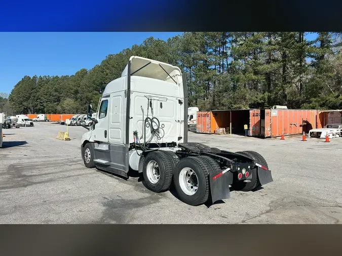 2021 Freightliner Cascadia 126