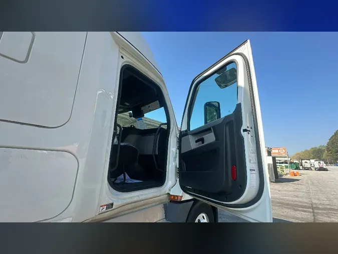 2021 Freightliner Cascadia 126