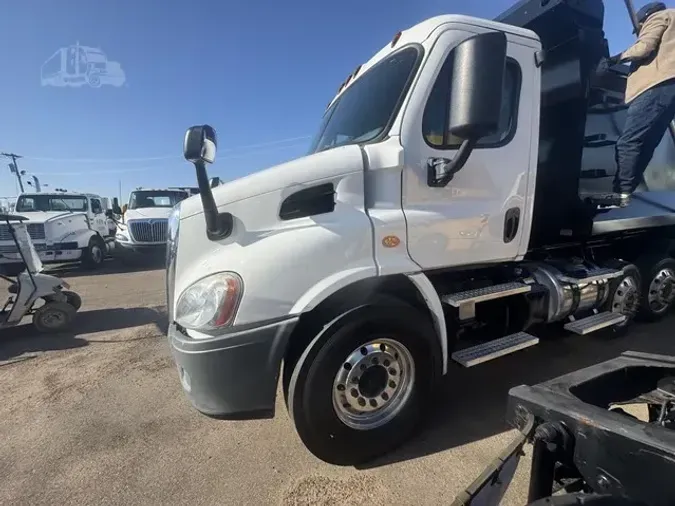 2015 FREIGHTLINER CASCADIA 113