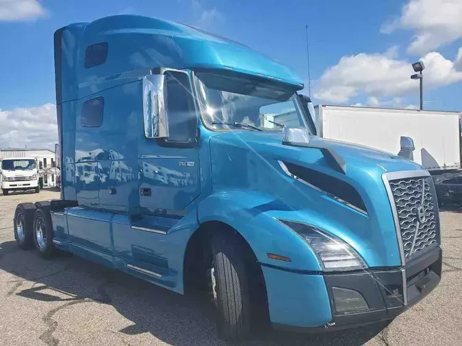 2021 VOLVO VNL64T760