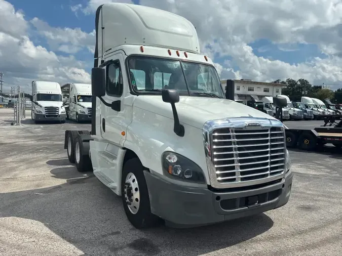 2020 FREIGHTLINER/MERCEDES CASCADIA 125888ffaf15b4ab2884f456b8736088879