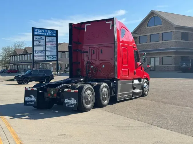 2022 FREIGHTLINER Cascadia 126