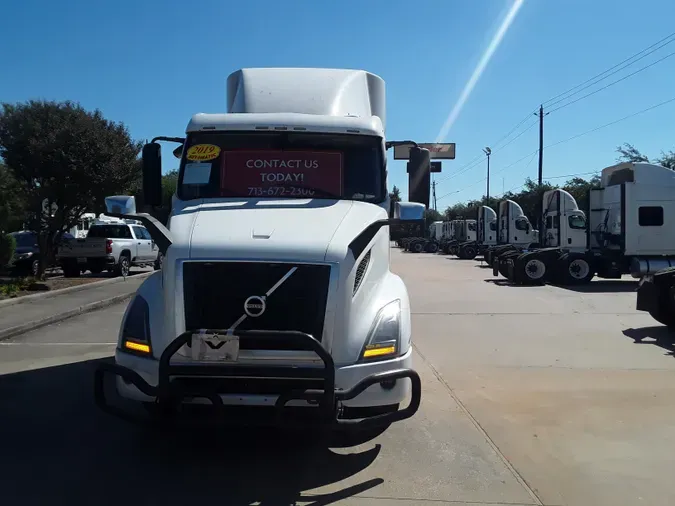 2019 VOLVO VNR64T-640