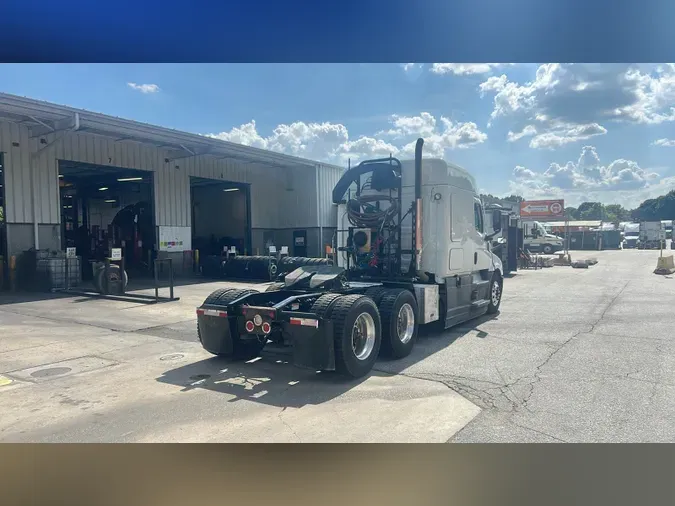 2021 Freightliner Cascadia 126