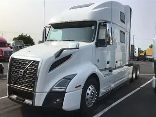 2021 VOLVO VNL860