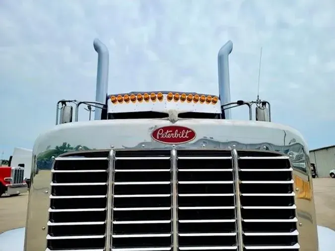 2022 Peterbilt 389