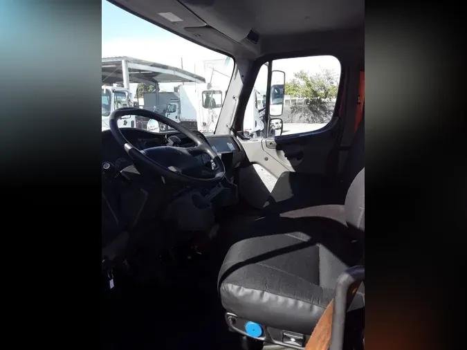 2018 FREIGHTLINER/MERCEDES M2 106
