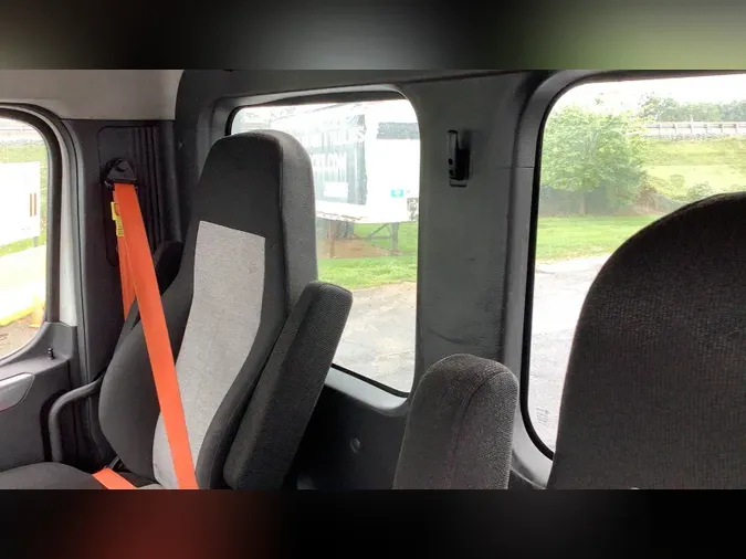 2020 Freightliner Cascadia 126