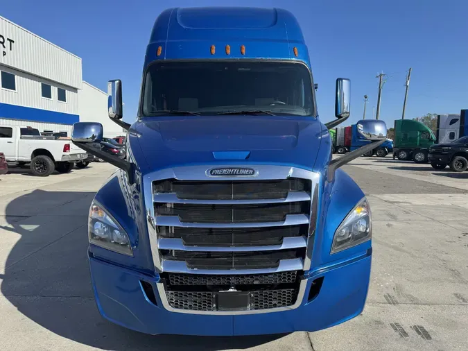 2020 Freightliner Cascadia 126