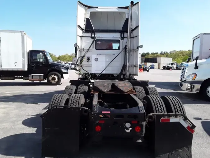 2019 VOLVO VNL64T-300