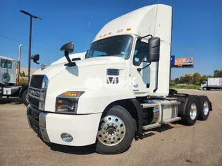 2021 MACK Anthem AN64T